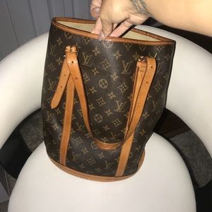 LOUIS VUITTON BUCKET BAG  GREAT CONDITION